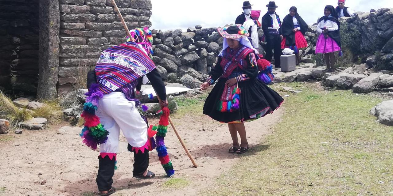 Taquile Hospedaje Mario Huillanopampa Buitenkant foto